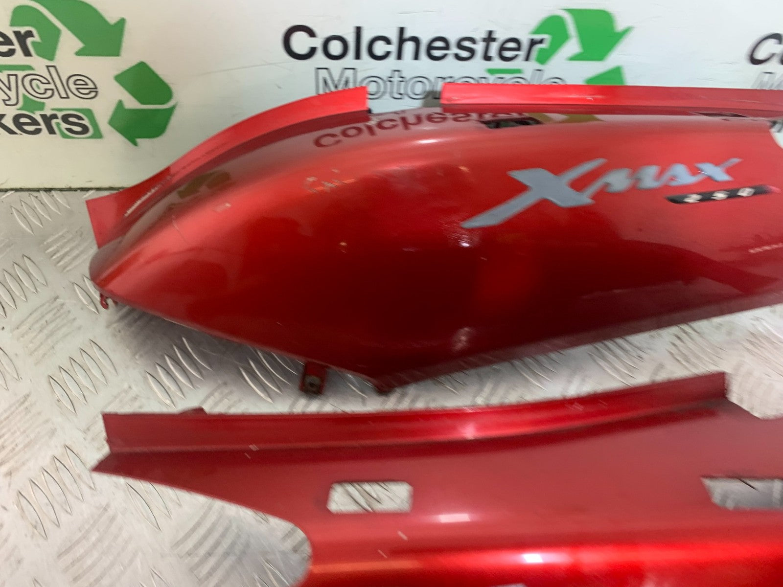 YAMAHA XMAX 250 XMAX 250 LEFT AND RIGHT SEAT PANELS  YEAR 2006-09 (CMB1201)