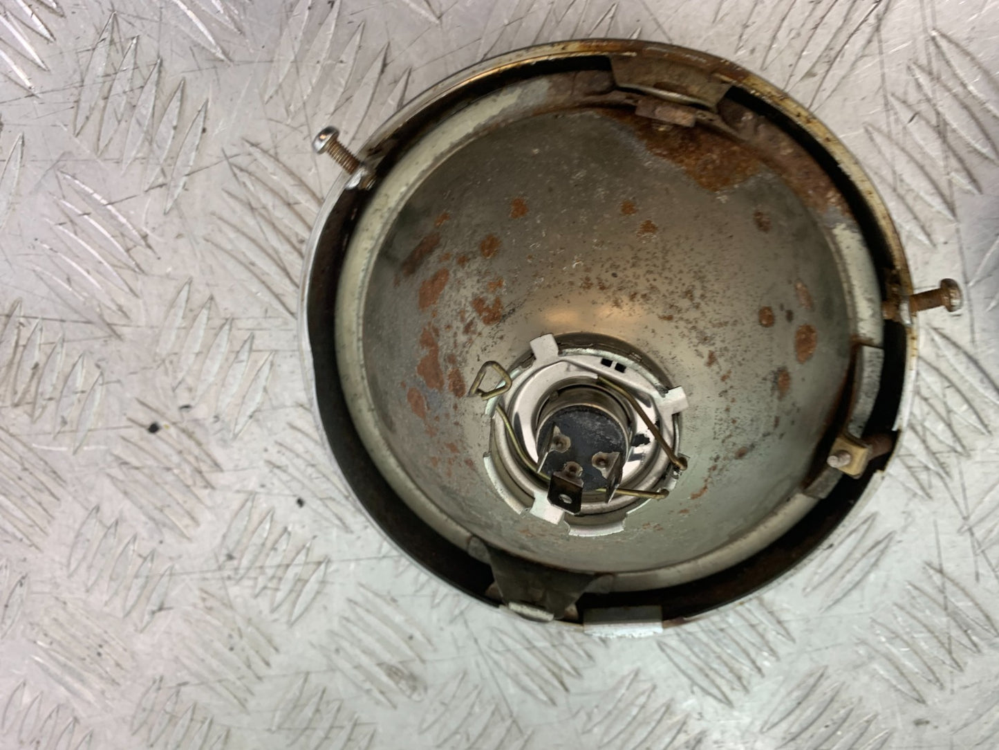 HONDA VT700 VT 700 SHADOW HEADLIGHT AND BACKING  YEAR 1984-85 (CMB1328)