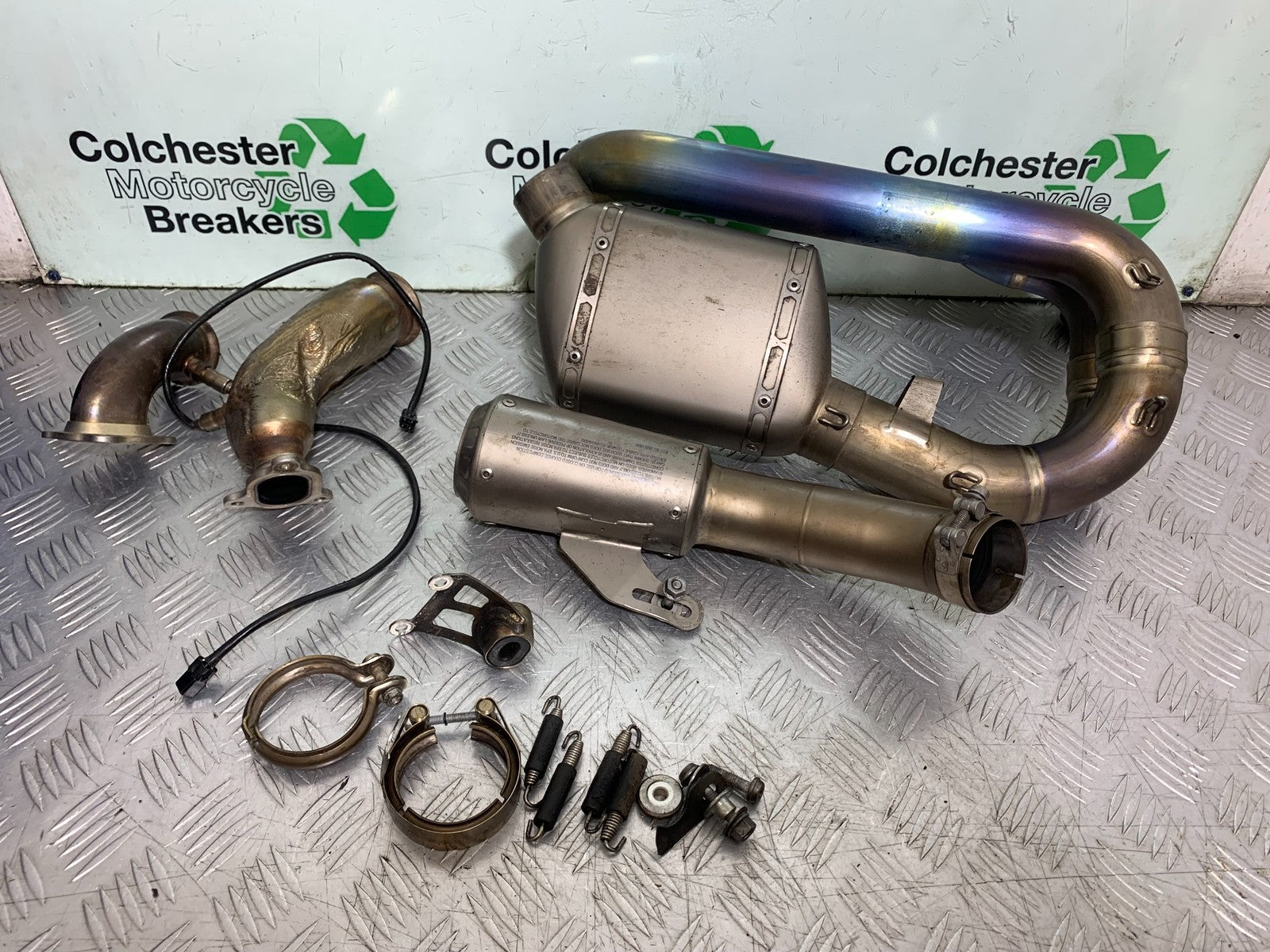 KTM 1290 SUPER DUKE R AKRAPOVIC EXHAUST SYSTEM  YEAR 2020-2024 (CMB1272)
