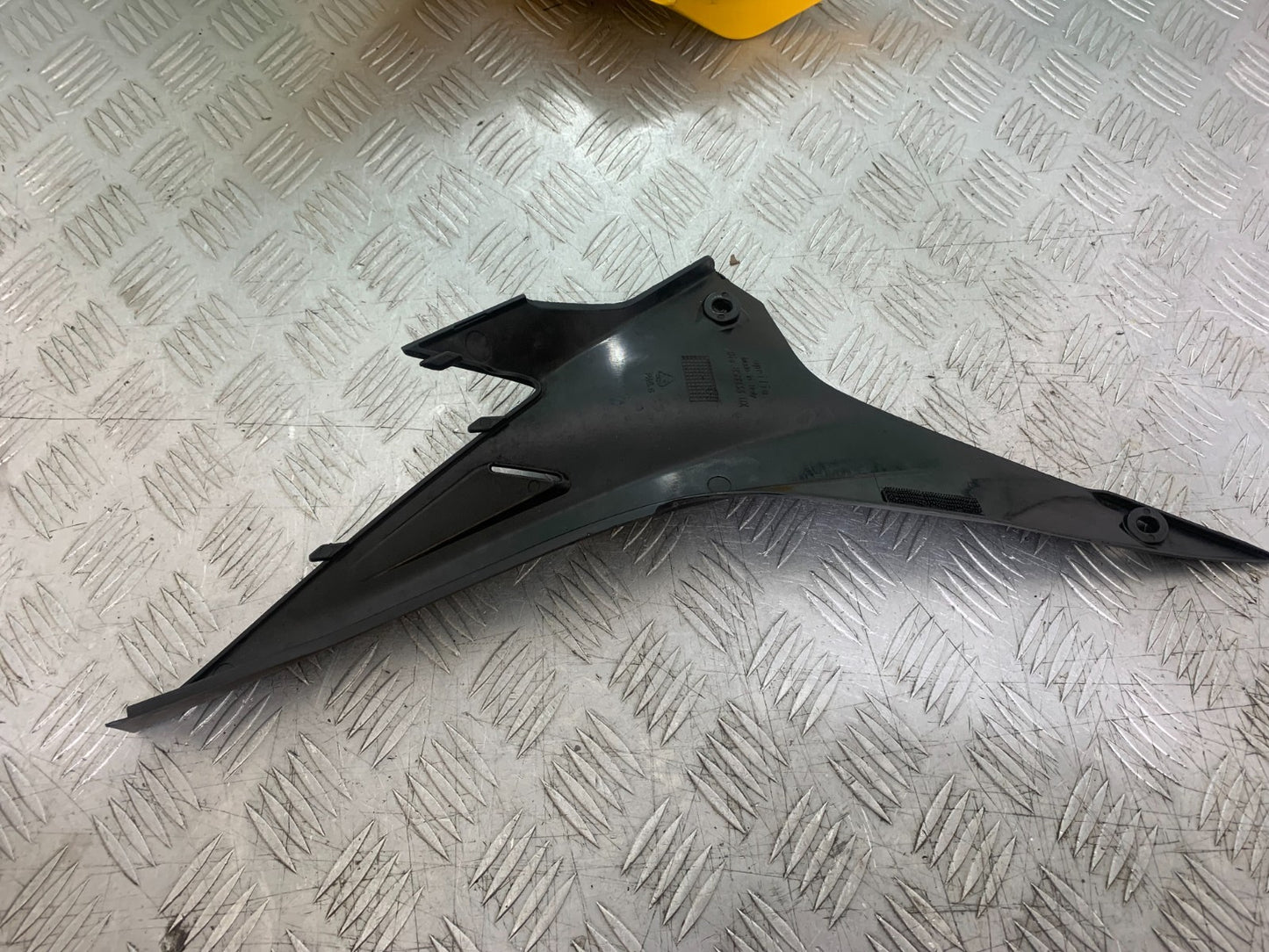 APRILIA TUONO 1000 V4R RIGHT SEAT PANEL  YEAR 2011-13  (CMB1331)