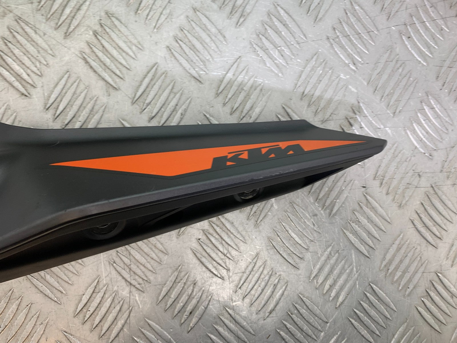 KTM DUKE 125 LEFT SEAT PANEL YEAR 2017-2022 (CMB1274)