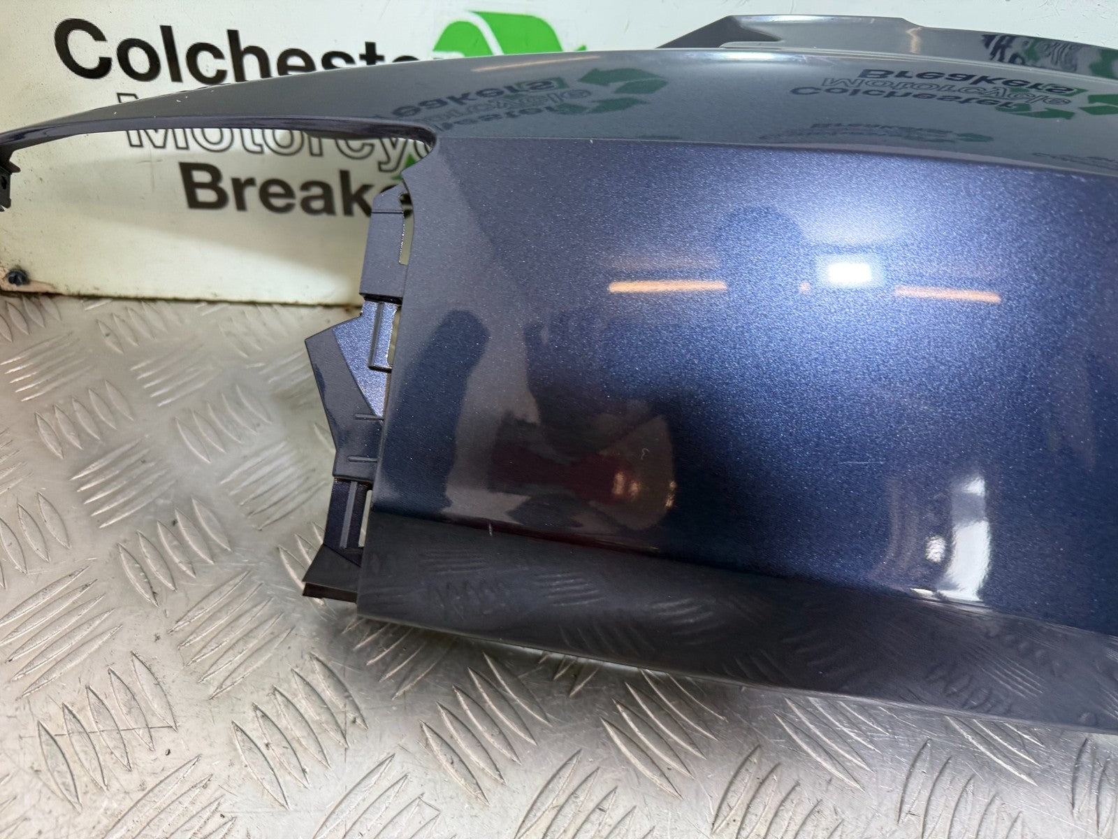SUZUKI UH125 UH200 UH 125 200 BURGMAN RIGHT SEAT PANEL YEAR 2007-2009