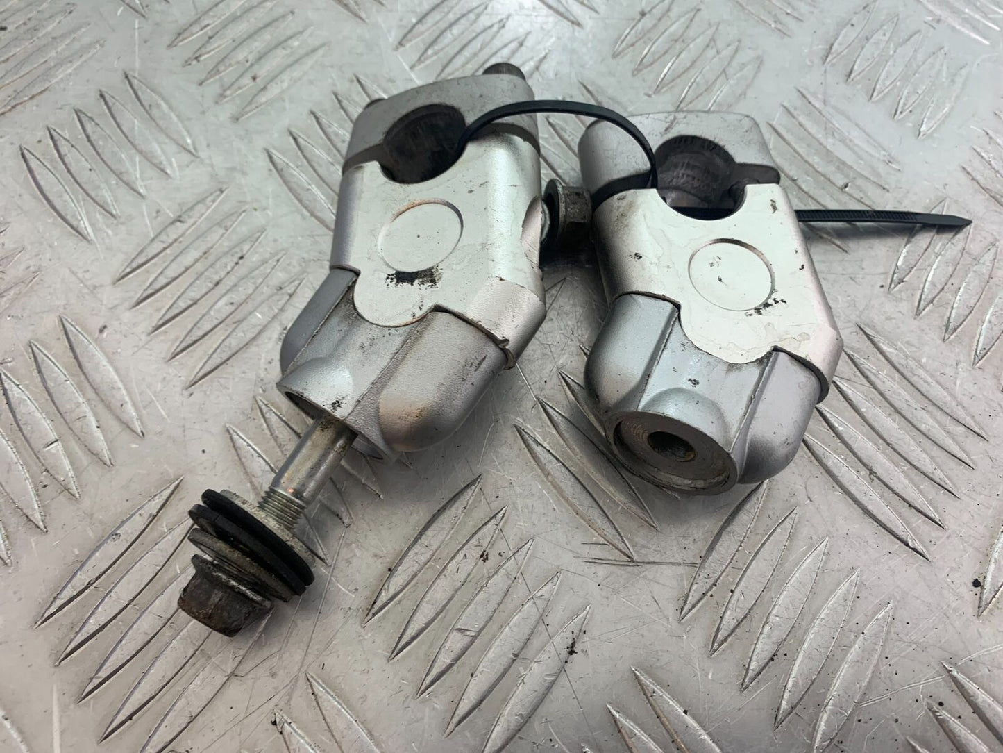SUZUKI GSF1250 GSF 1250 BANDIT HANDLEBAR RISERS   YEAR 2007-2011 (CMB1125)