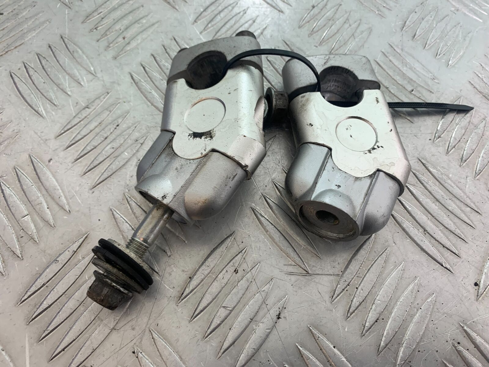 SUZUKI GSF1250 GSF 1250 BANDIT HANDLEBAR RISERS   YEAR 2007-2011 (CMB1125)