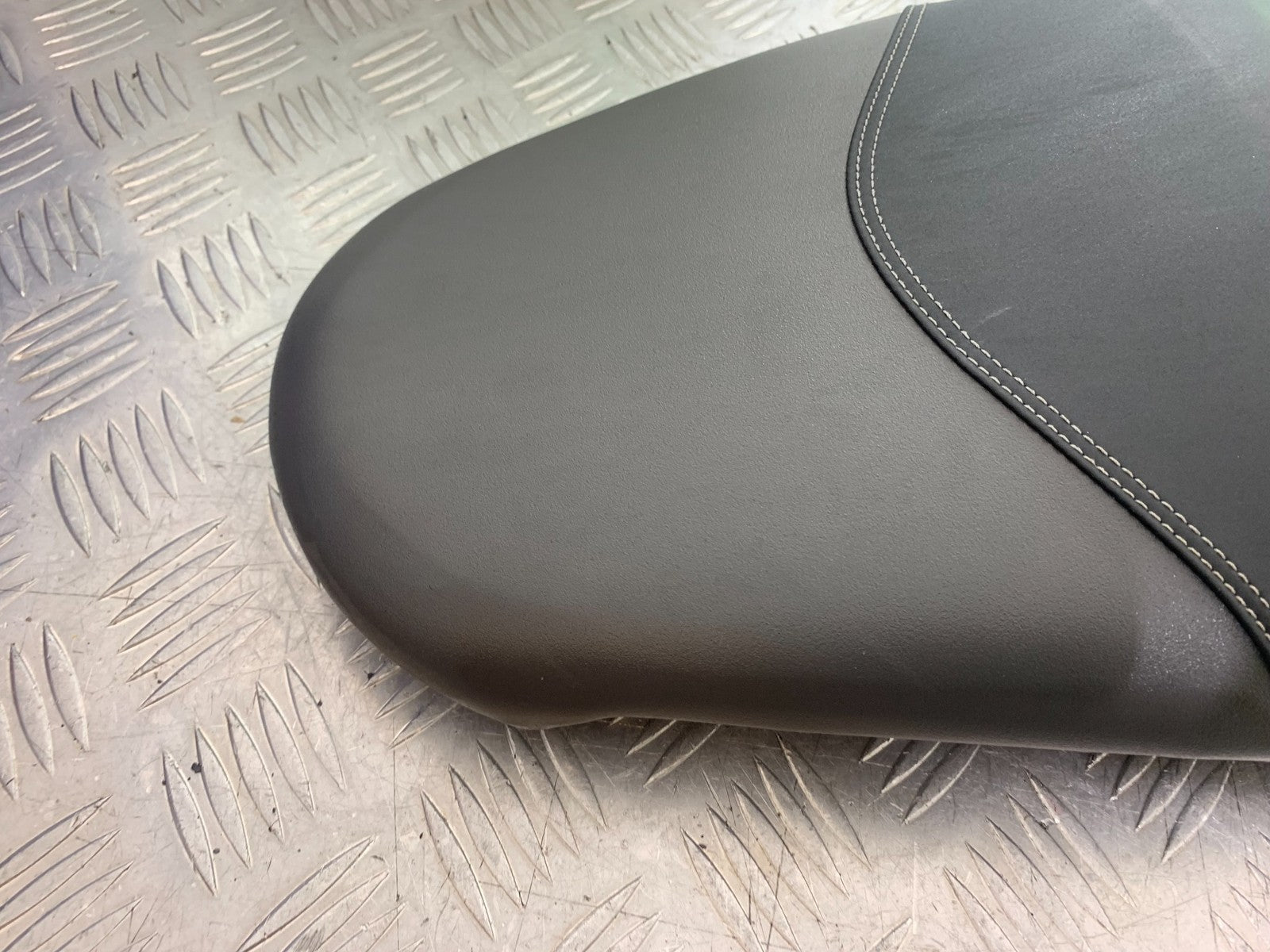 TRIUMPH 675 STREET TRIPLE R SEAT  YEAR 2013 - 2016 (CMB1221)