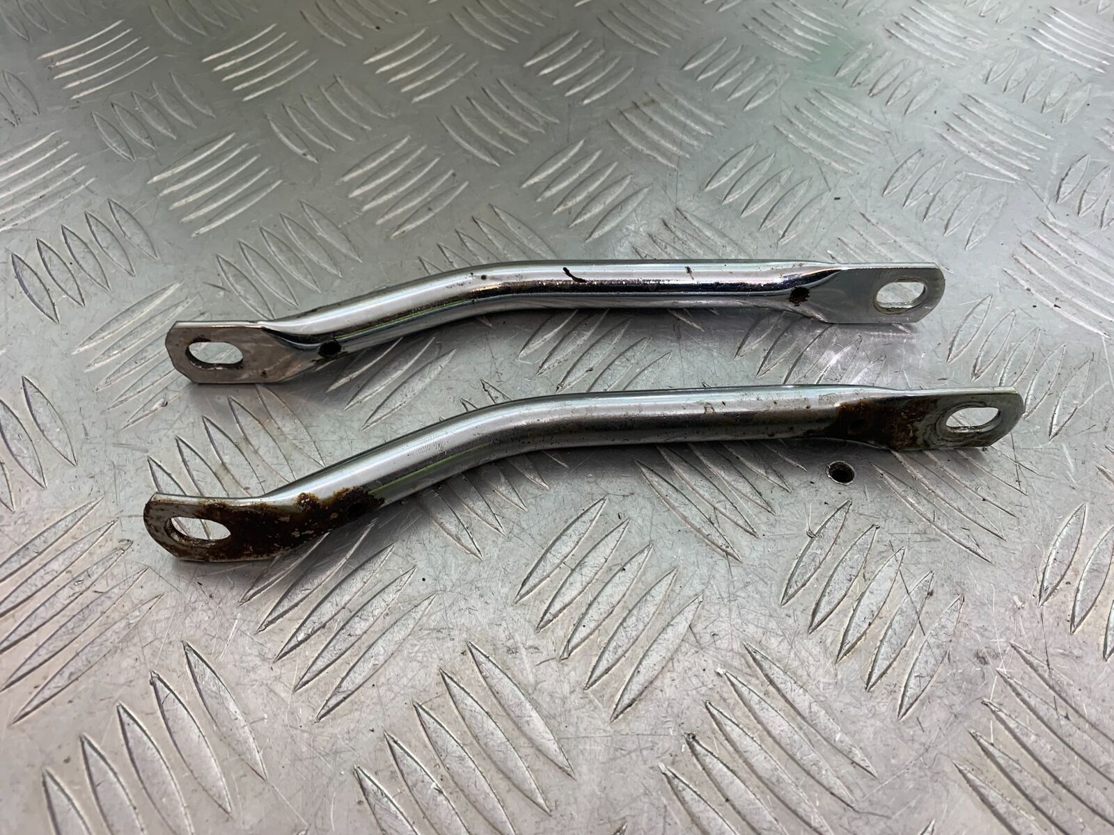MUTT GT-SS 125 GRAB RAILS  YEAR 2020- 2024 (CMB1085)
