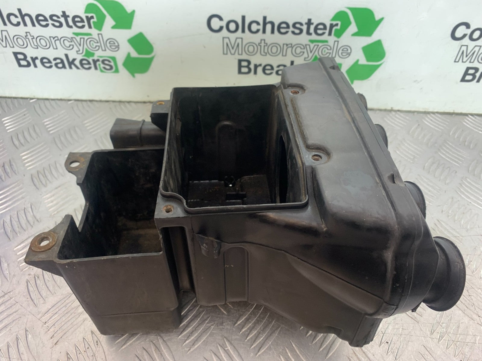 KAWASAKI GPZ600 GPZ 600 AIRBOX  YEAR 1988-90 (CMB1258)