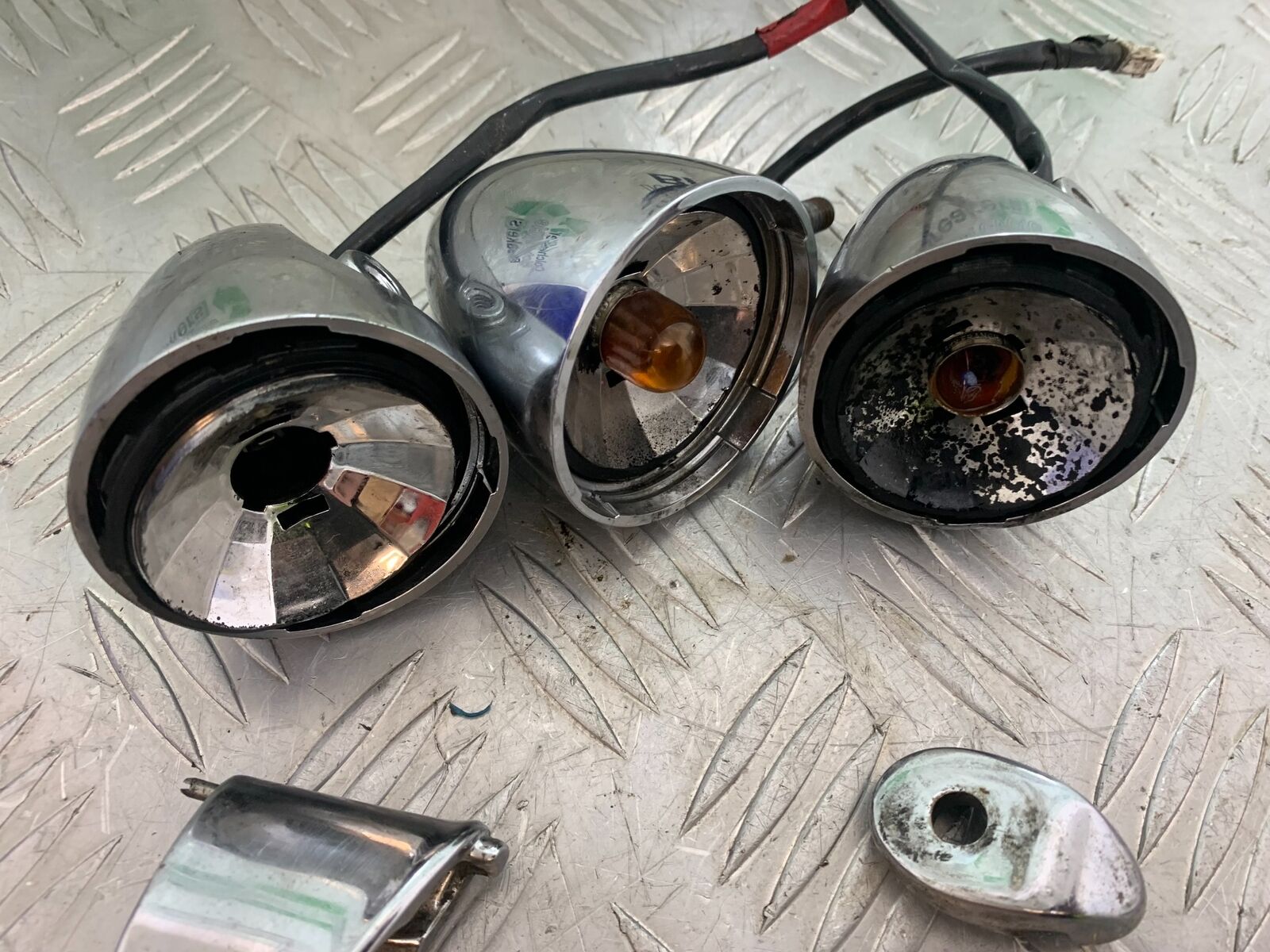 TRIUMPH THUNDERBIRD 1600 INDICATORS (DAMAGED)  YEAR 2011 (CMB1107)