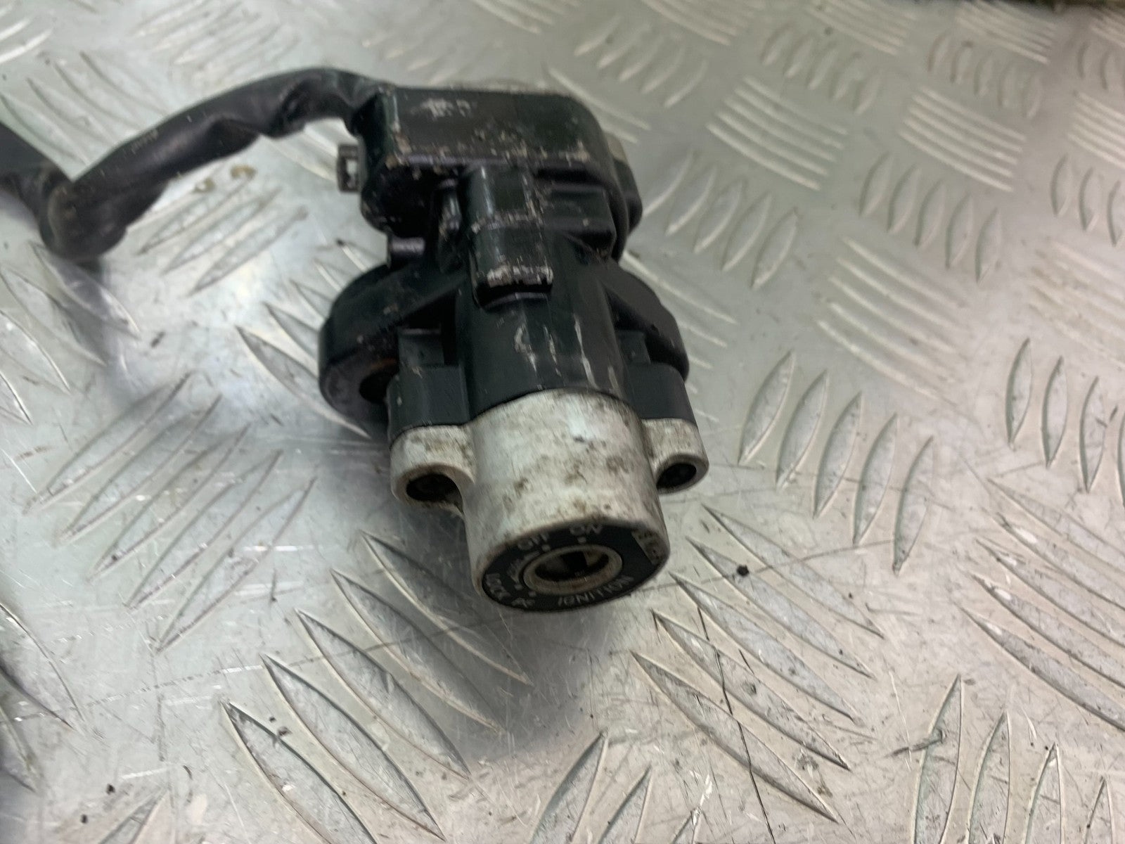 SUZUKI GSF600 GSF 600 BANDIT LOCKS AND KEYS   2000-2004 (CMB1269)