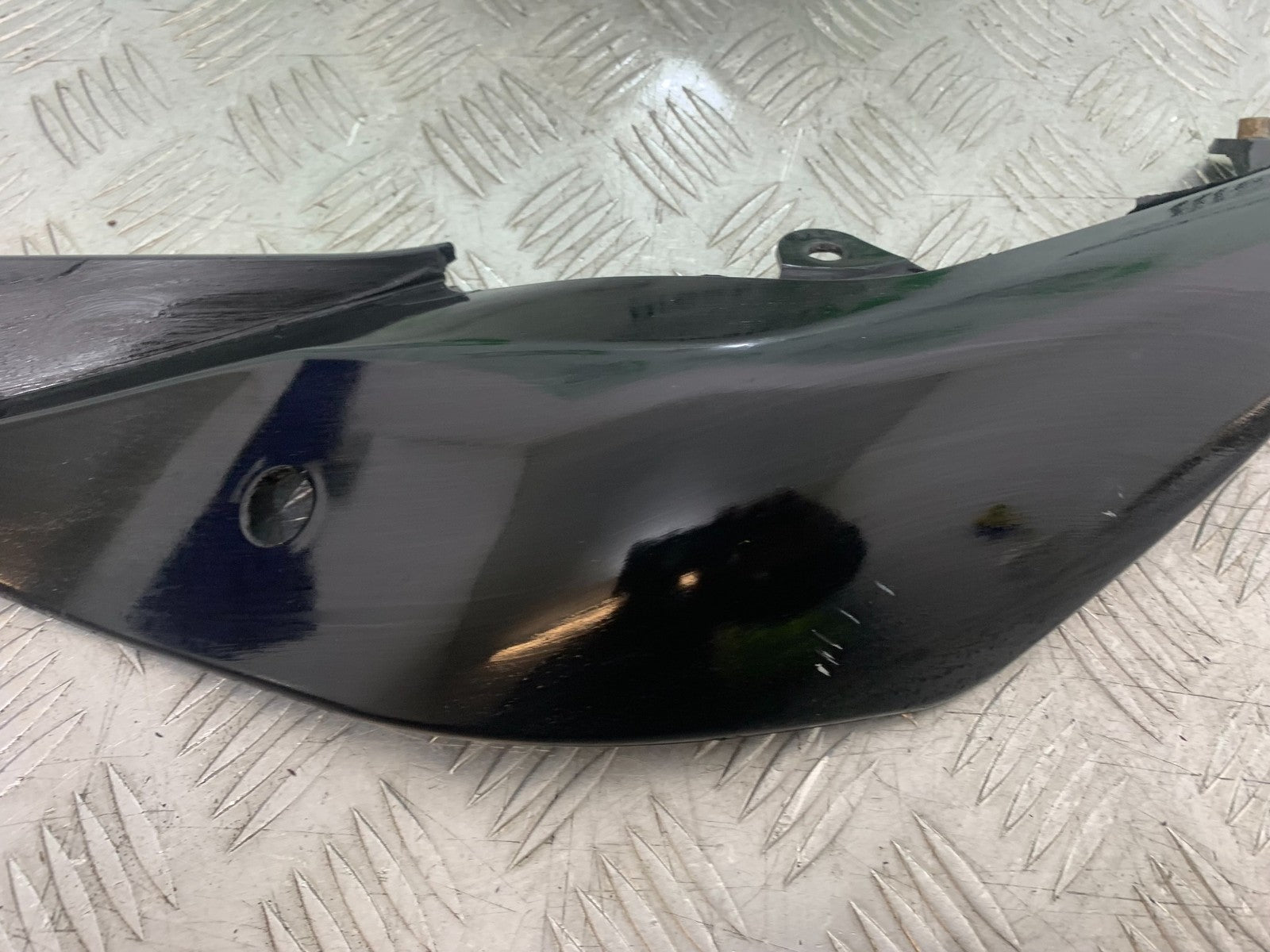 APRILIA 650 PAGASO STRADA LEFT SEAT PANEL   YEAR 2005-2010 (CMB1260)