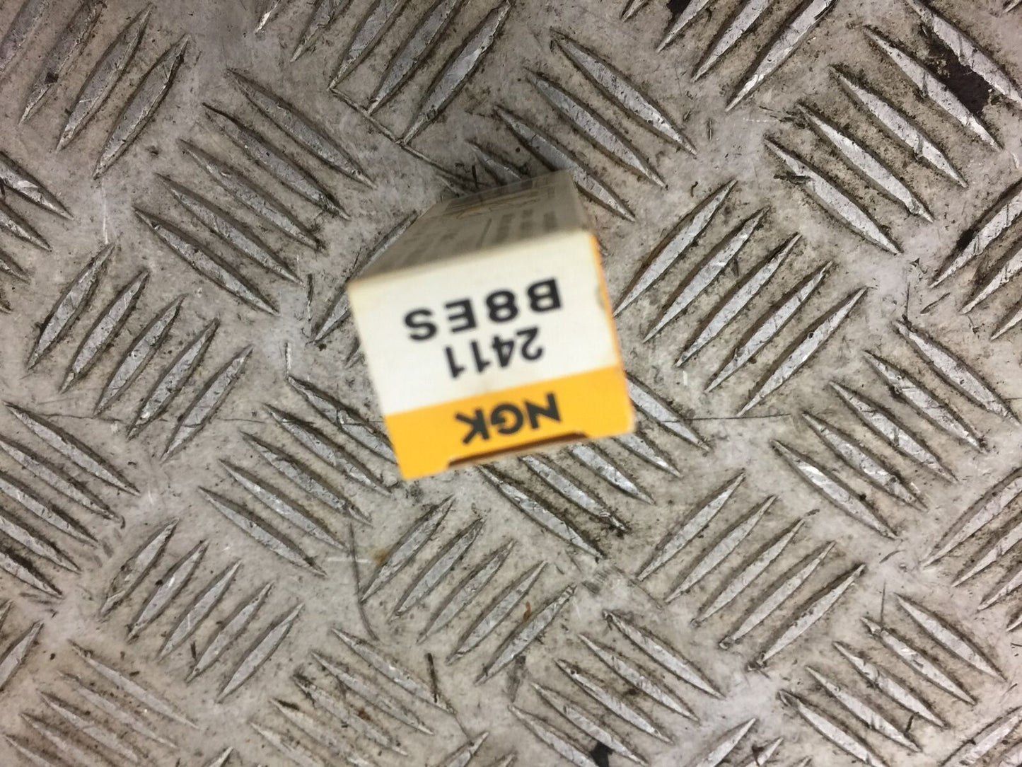 GENUINE NGK B8ES SPARK PLUG