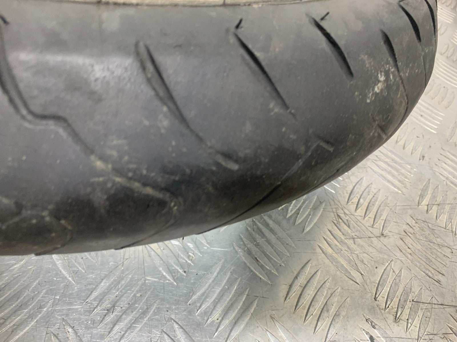 HONDA CBF600 CBF 600 FRONT WHEEL  YEAR 2004-07  (CMB1305)