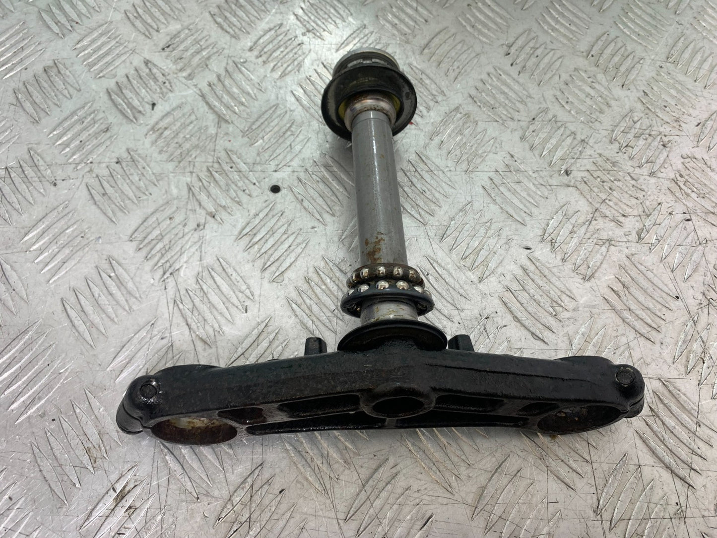 HONDA CBR1100 BLACKBIRD BOTTOM YOKE   YEAR 1999-2005 (CMB1232)