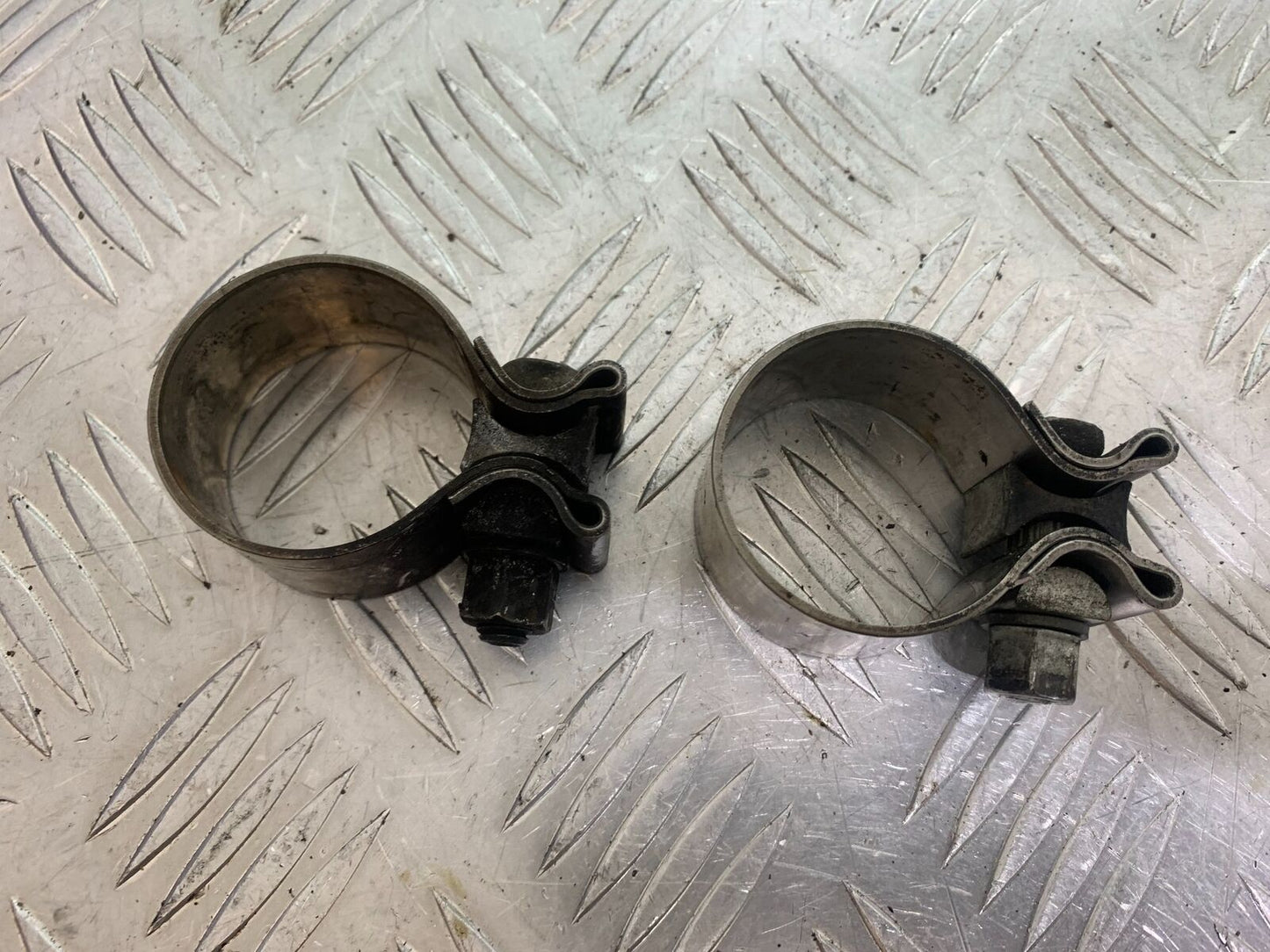 HARLEY DAVIDSON XL883 N IROD 3 X EXHAUST CLAMPS  YEAR 2020  (CMB1116)