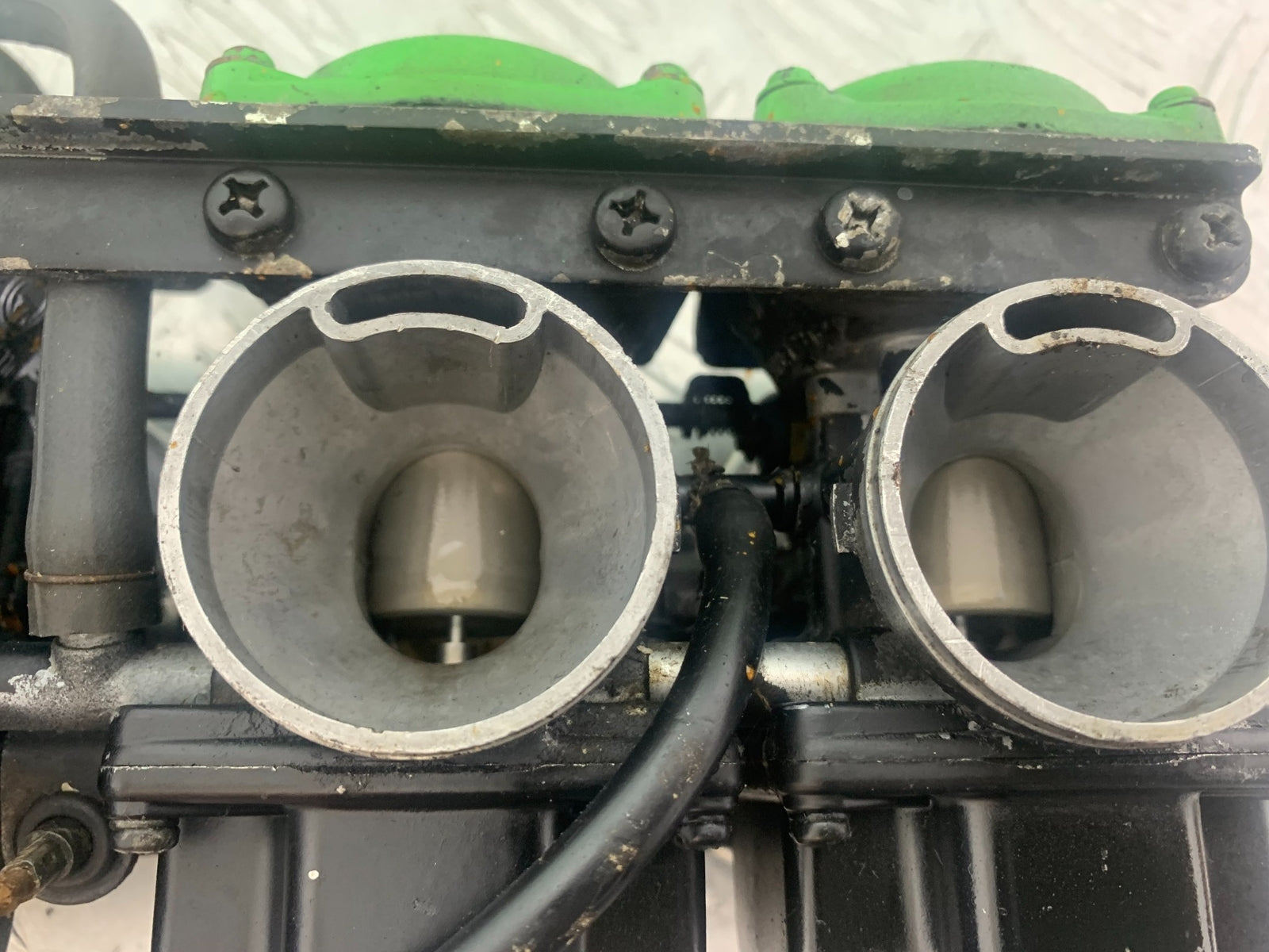 KAWASAKI GT550 GT 550 CARBS YEAR 1984-87 (CMB1141)