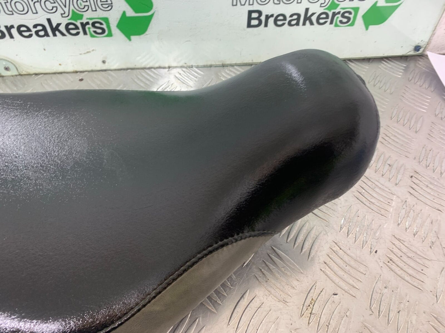 HARLEY DAVIDSON XL883 N IROD SEAT   YEAR 2020  (CMB1116)