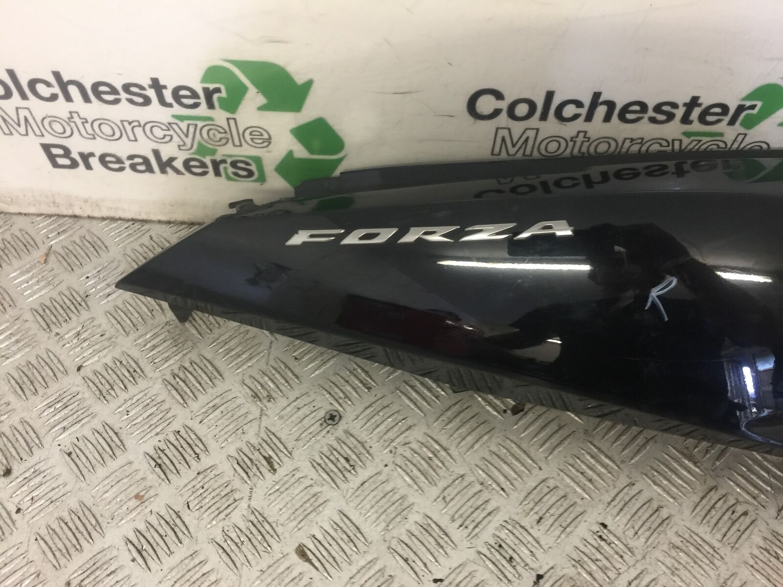 HONDA FORZA 125 RIGHT SEAT PANEL YEAR 2015 (STOCK 620)