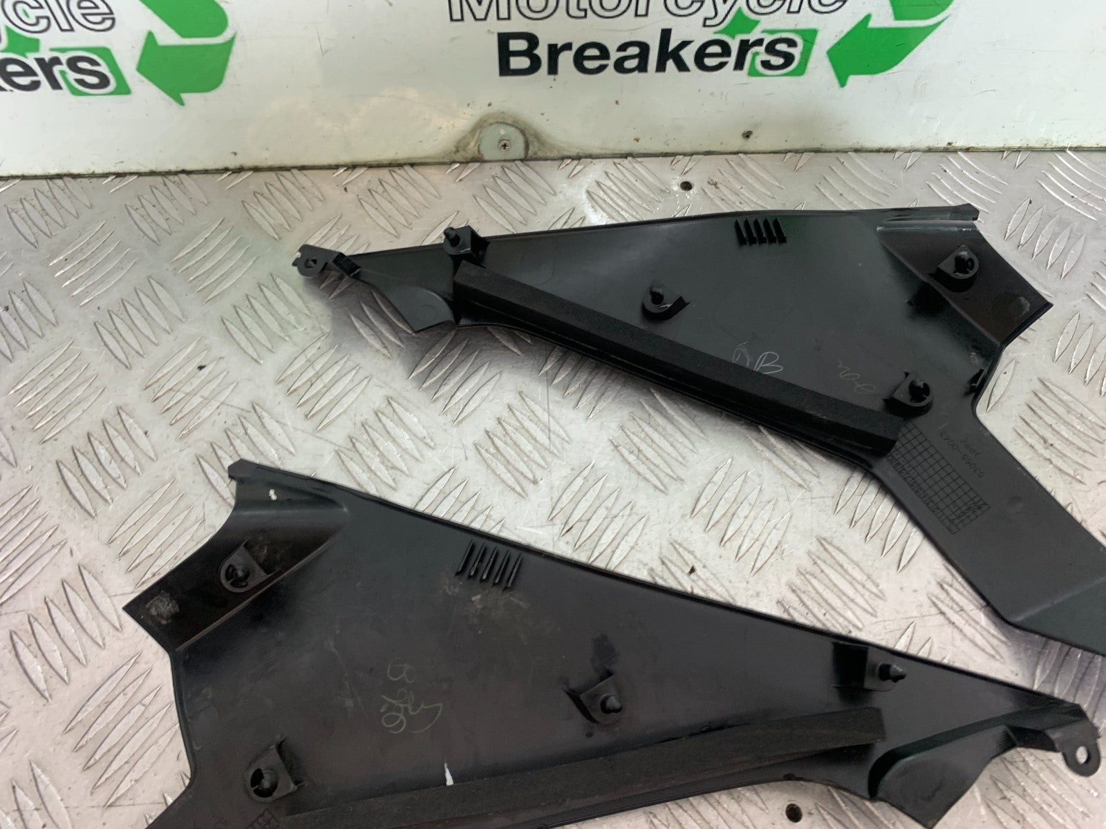 KAWASAKI NINJA 400 EX 400 LEFT AND RIGHT INFILLS  YEAR 2018-2022 (CMB1278)
