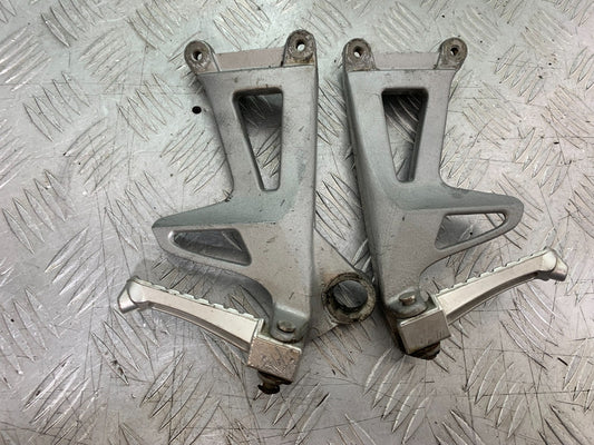 TRIUMPH 955i SPRINT ST REAR HANGERS AND PEGS   YEAR 1999-04 (CMB1230)