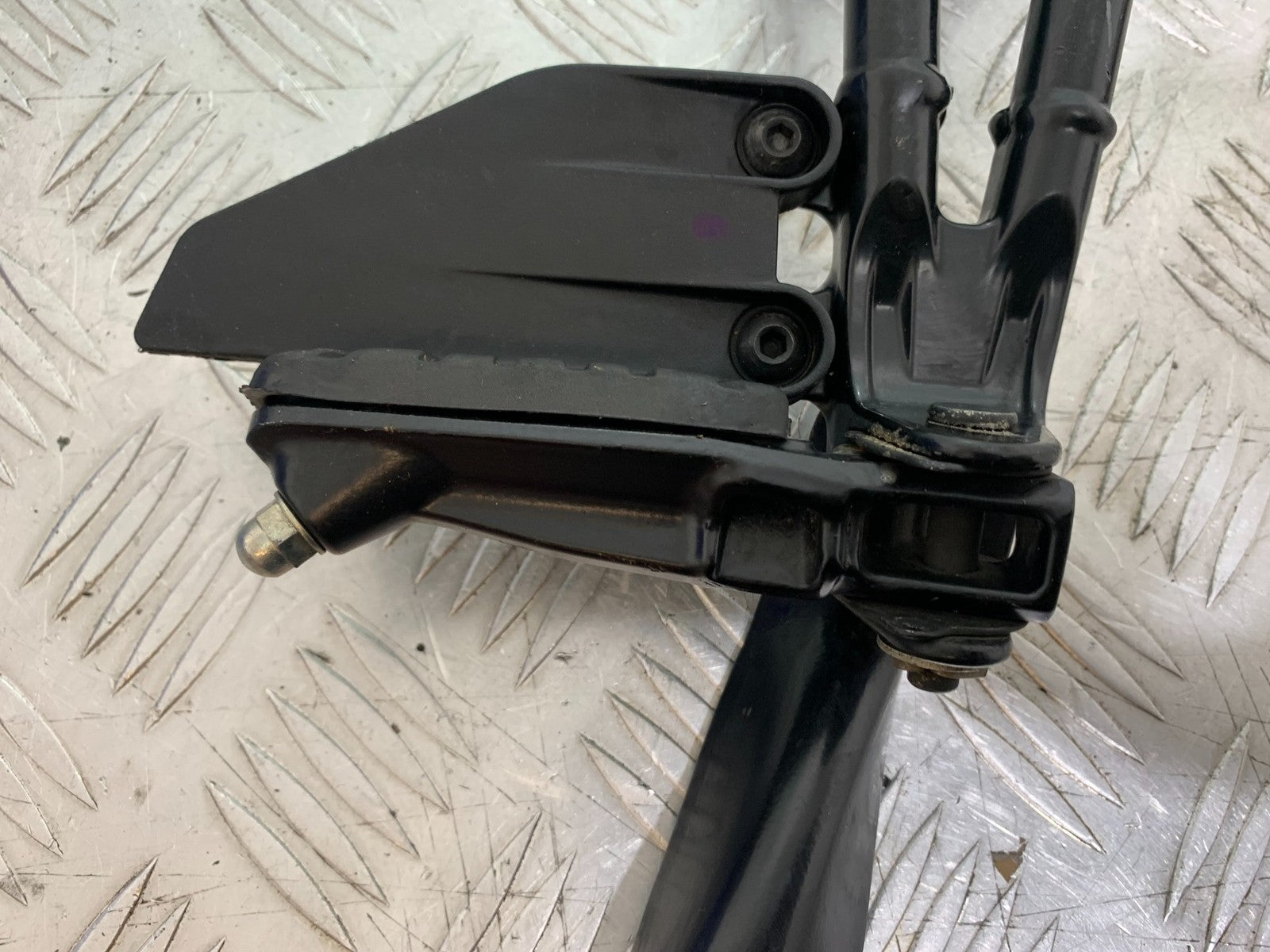 KTM 125 DUKE RIGHT REAR HANGER   YEAR 2018-2023 (CMB1185)