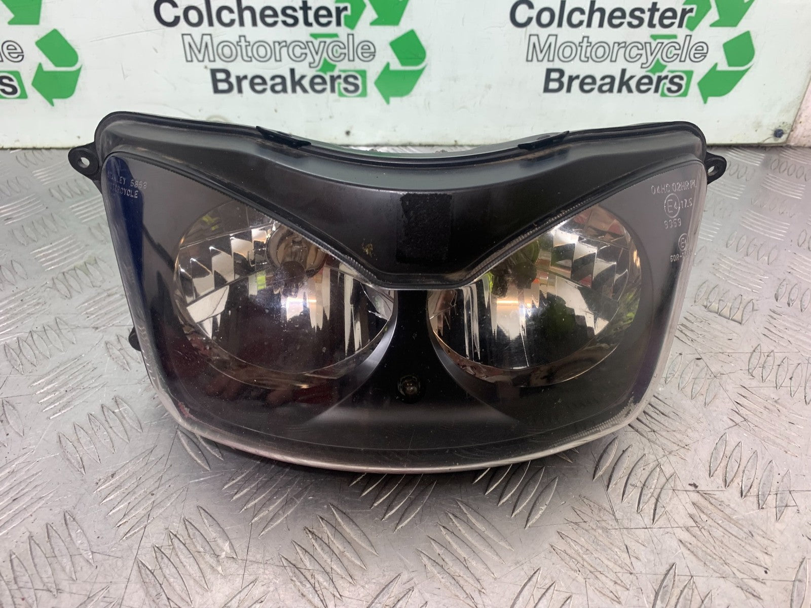 YAMAHA YZF1000 THUNDERACE HEADLIGHT   YEAR 1997-2000 (CMB1204)