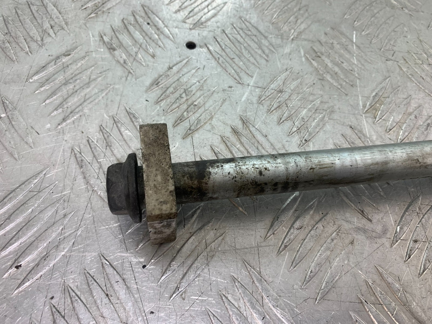 KAWASAKI 650 VERSYS REAR WHEEL SPINDLE YEAR 2015-2018 (CMB1288)