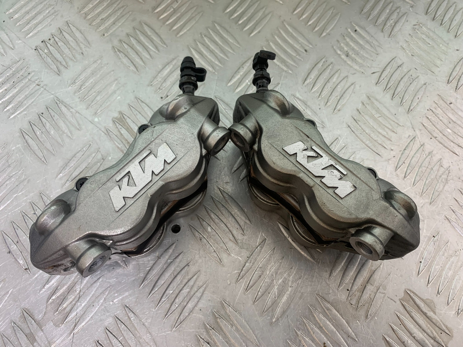 KTM 790 DUKE FRONT BRAKE CALIPERS  YEAR 2018-2021  (CMB11150)