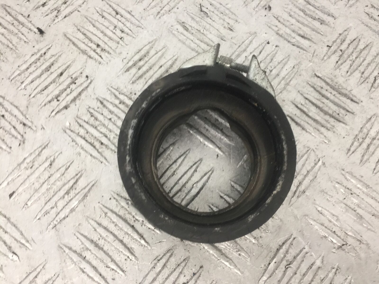YAMAHA XT660Z TENERE THROTTLE BODIE TO HEAD RUBBER YEAR 2012  (STOCK 863)