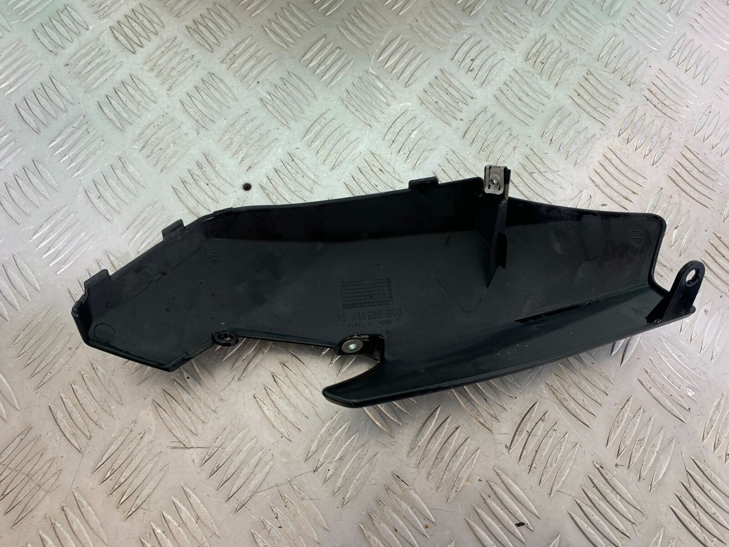 APRILIA SL750 SL 750 SHIVER RIGHT TANK COWL  YEAR 2012 (CMB1074)