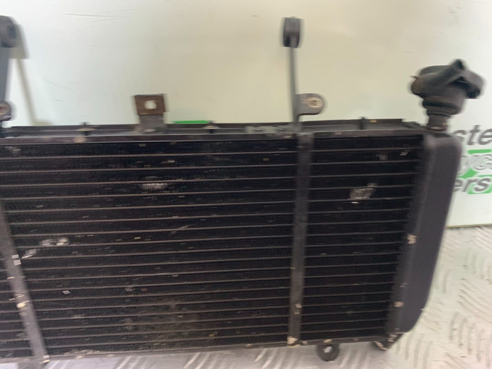 TRIUMPH 1050 SPRINT ST RADIATOR  2003-2011 (CMB1285)