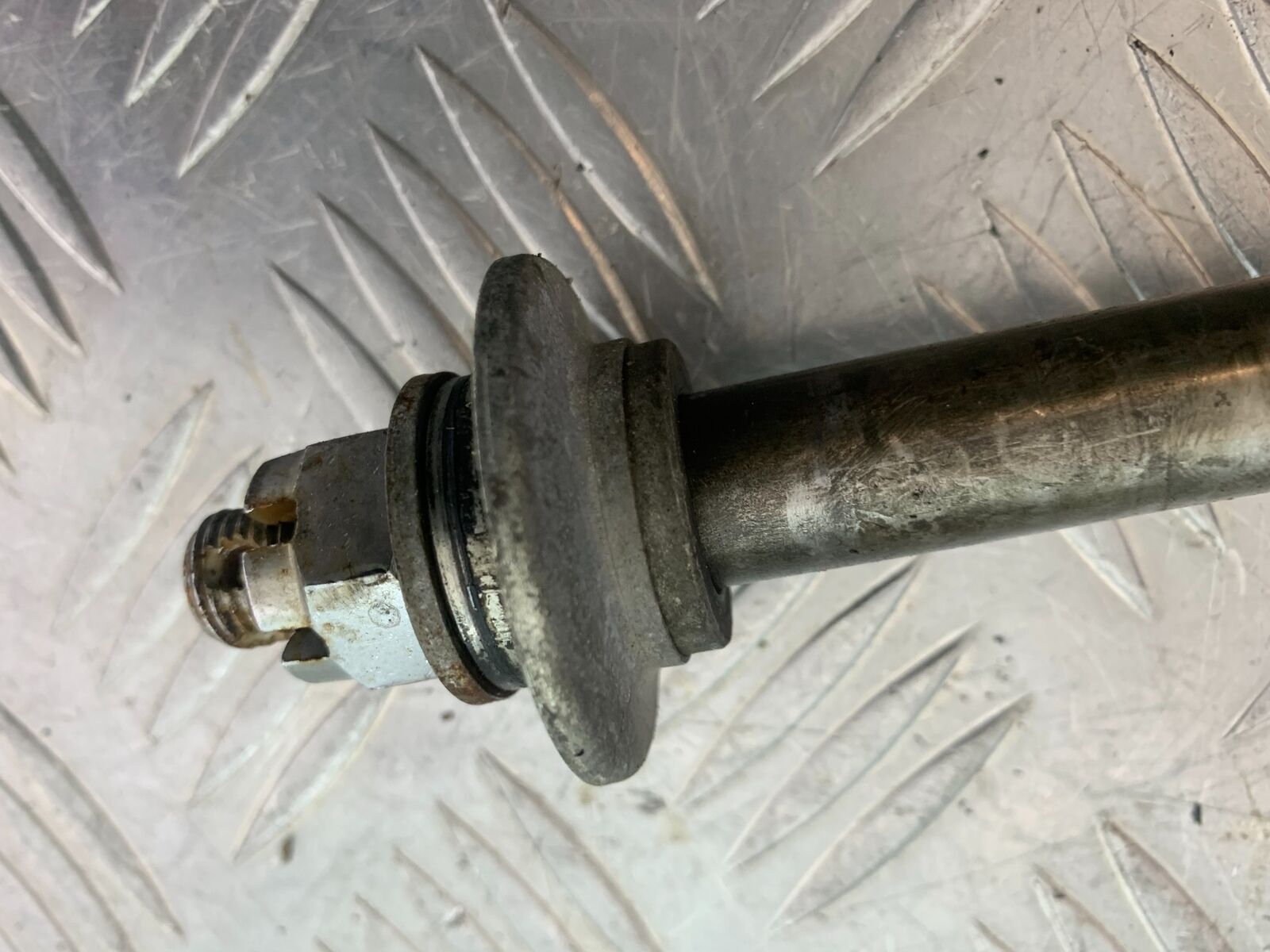 YAMAHA XS1100 MIDNIGHT SPECIAL REAR WHEEL SPINDLE   YEAR 1980-1982 (CMB1122)