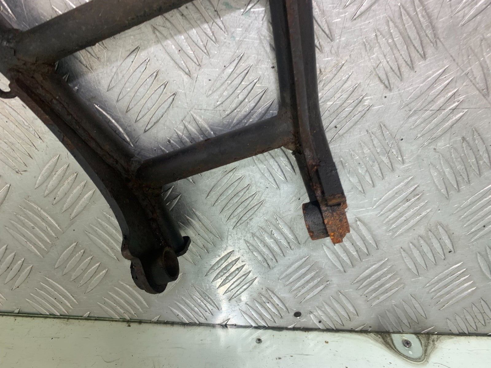 HONDA XL125 VARADERO CENTER STAND   YEAR 2001-2006  (CMB1210)