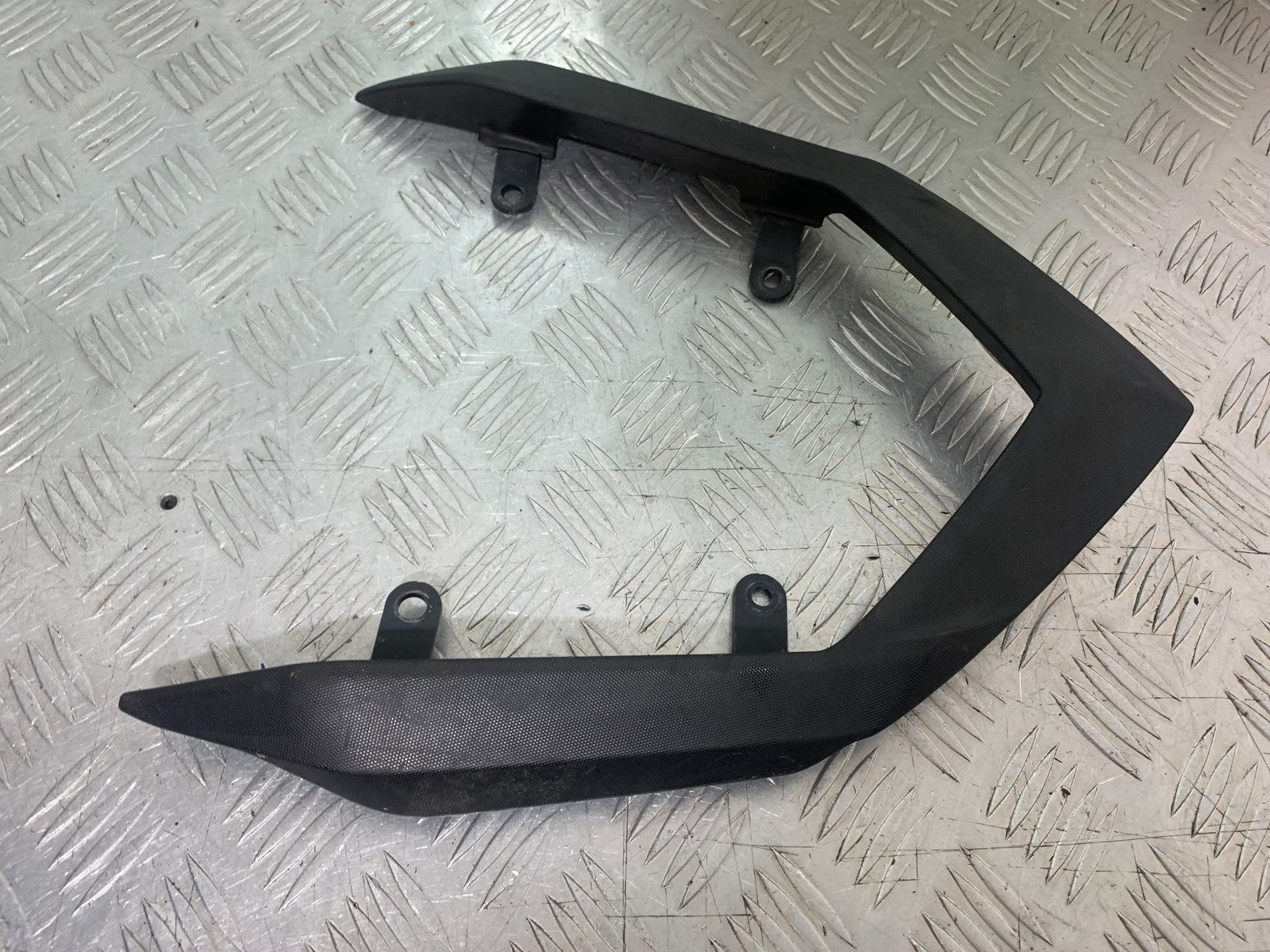 YAMAHA XJ6 XJ6-S GRAB RAIL  YEAR 2009-2015  (CMB1212)