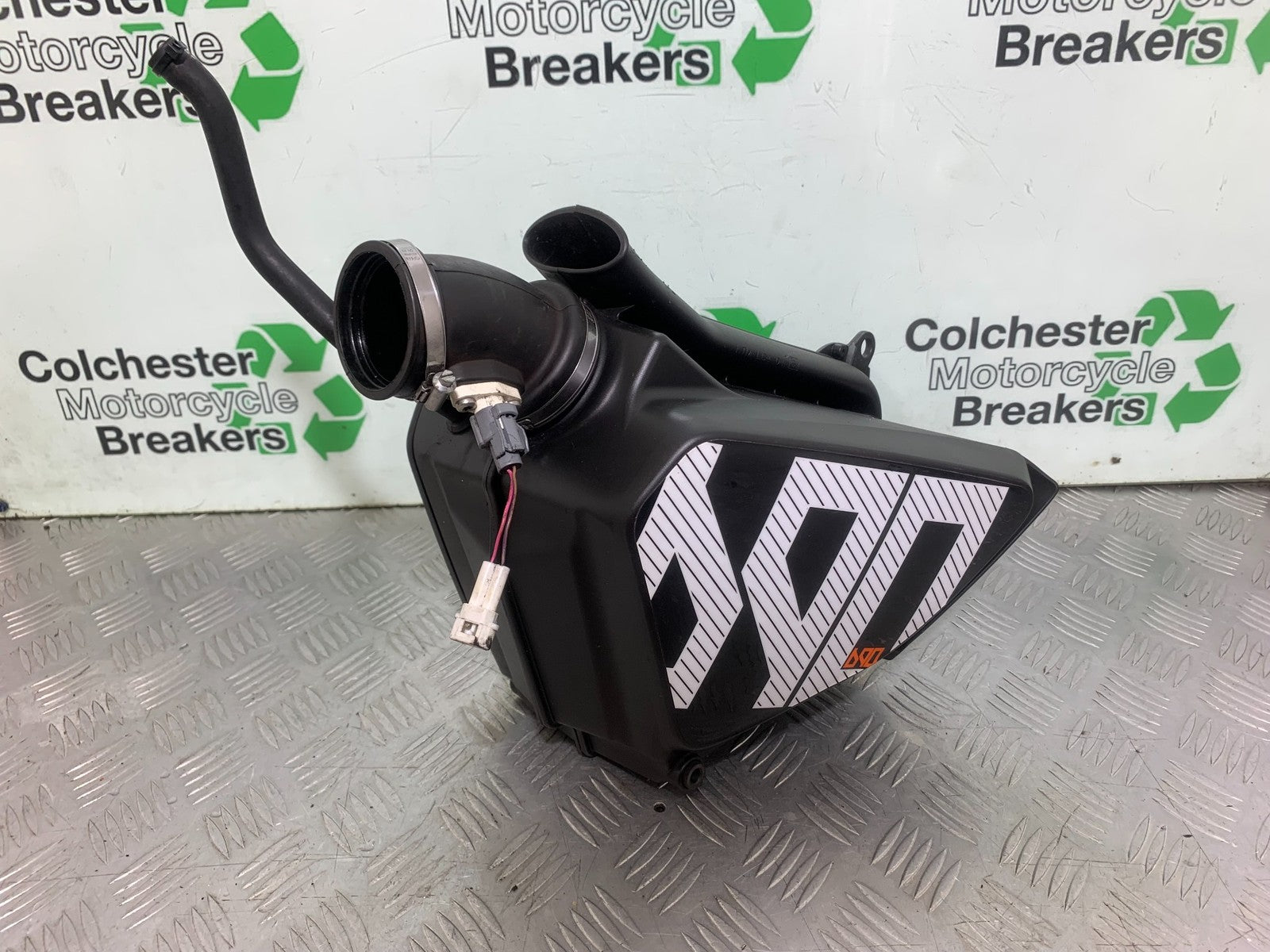 KTM 690 DUKE R LC4 AIRBOX AIR BOX YEAR 2012-2015  (CMB1180)