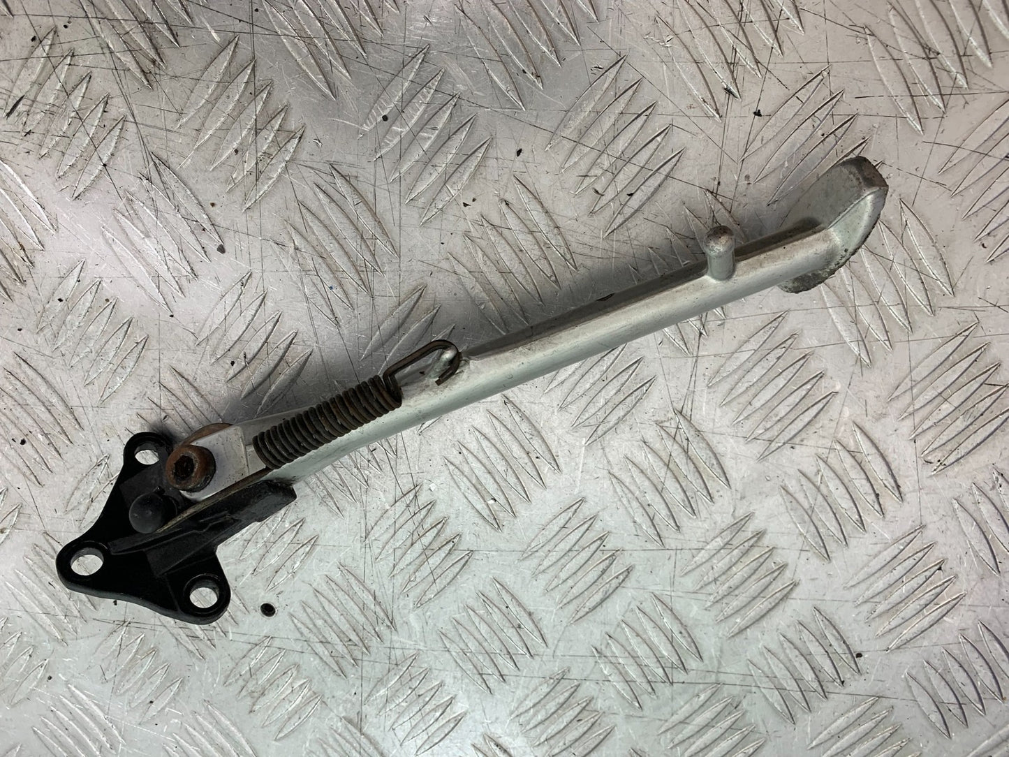 TRIUMPH 955i DAYTONA SIDE STAND AND BRACKET YEAR 2002-2006 (CMB1229)
