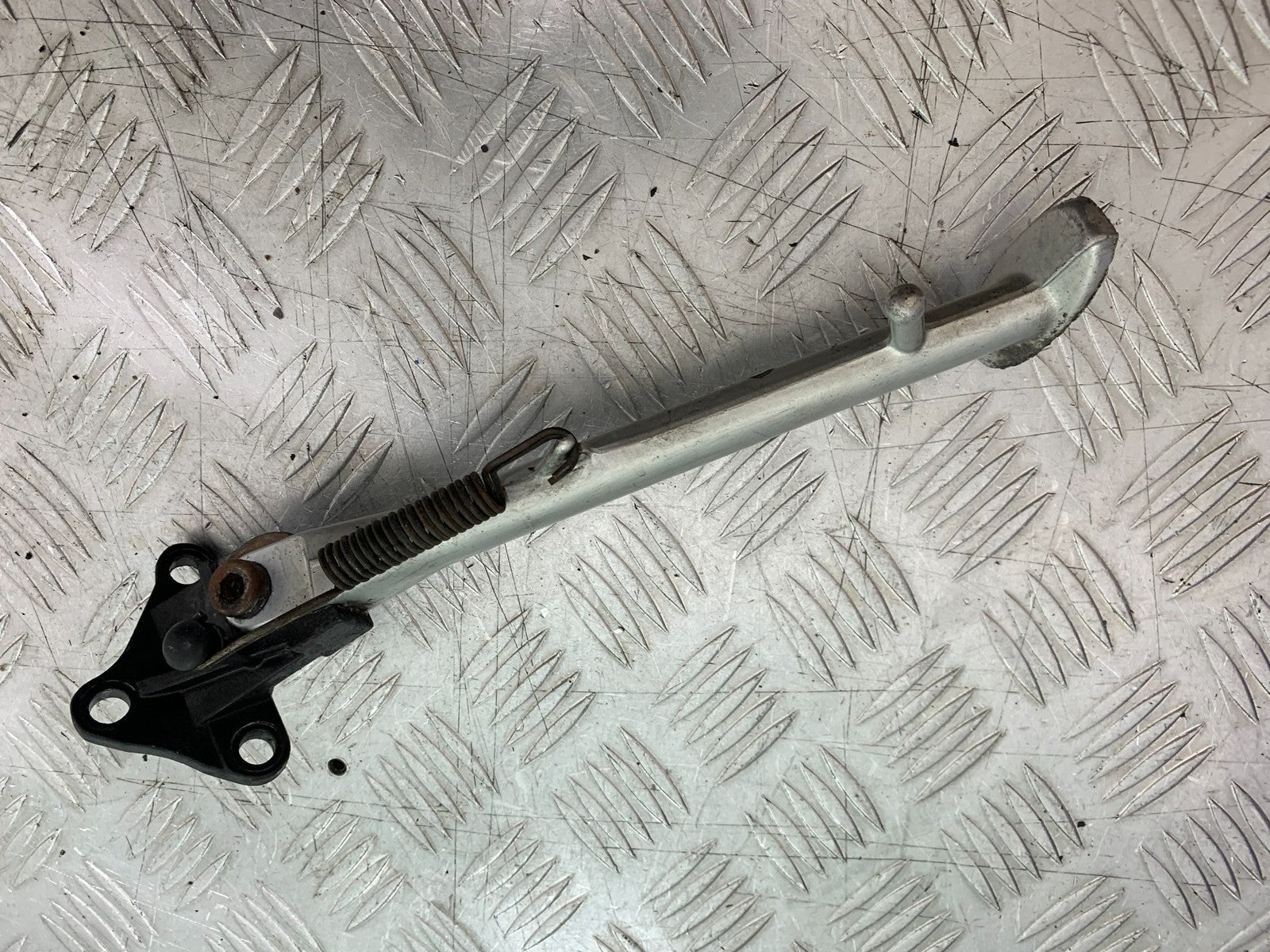TRIUMPH 955i DAYTONA SIDE STAND AND BRACKET YEAR 2002-2006 (CMB1229)