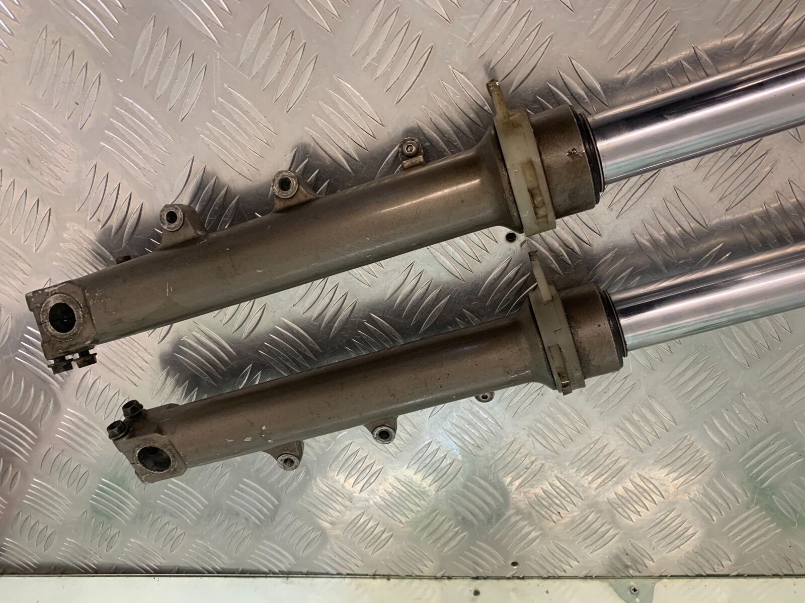 HONDA CBR 400 NC23 TRI-ARM FORKS   YEAR YEAR 1987-89 (STOCK 969)