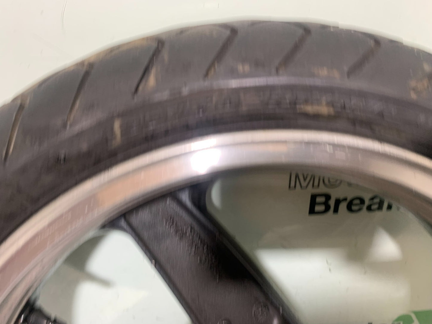KAWASAKI ZZR1100 D FRONT WHEEL  YEAR 1993-2001 (CMB1289)