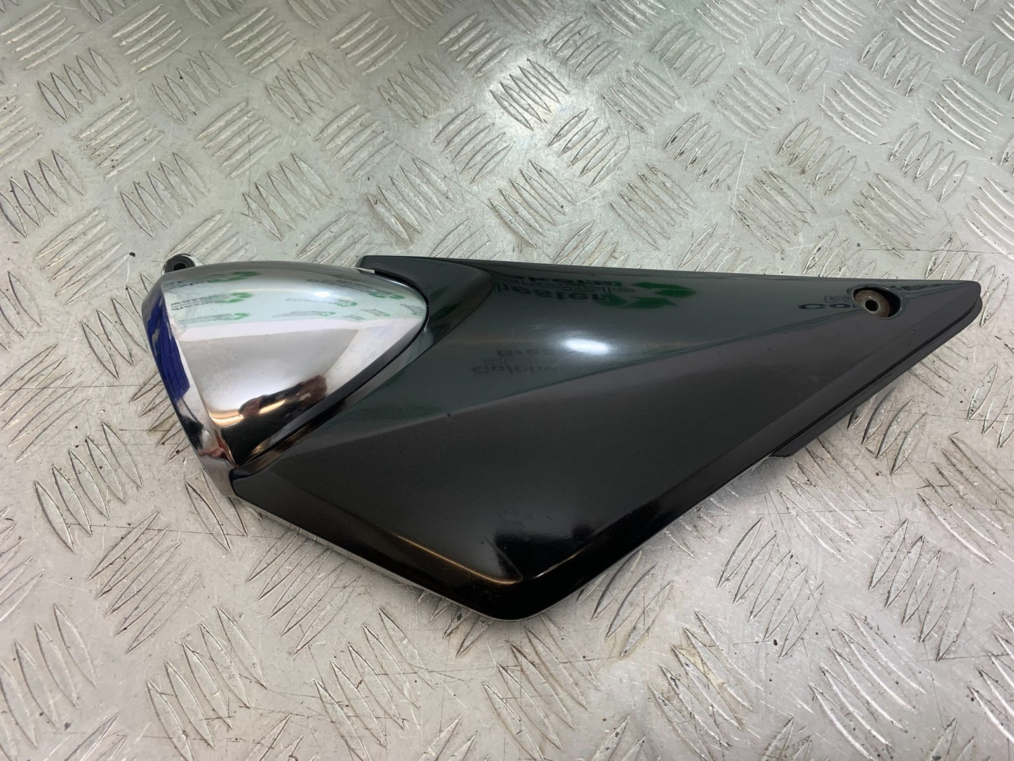 SUZUKI GSF1200 GSF 1200 BANDIT LEFT SEAT PANEL  YEAR 2001-2004 (CMB1188)