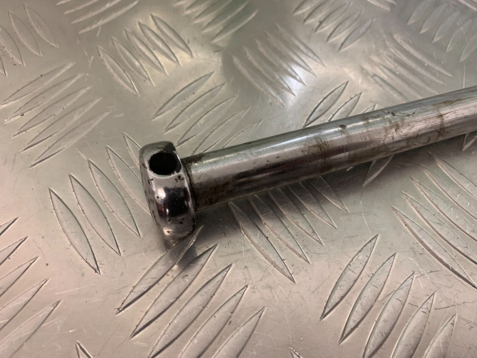 SUZUKI GS750 E GS 750E REAR WHEEL SPINDLE  YEAR 1979  (STOCK 959)