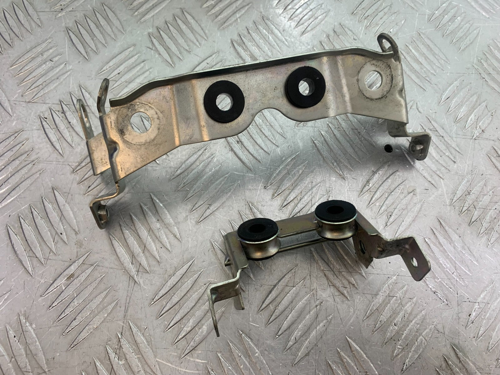 YAMAHA YZF R7 PETROL TANK BRACKETS YEAR 2022-2025 (CMB1255)