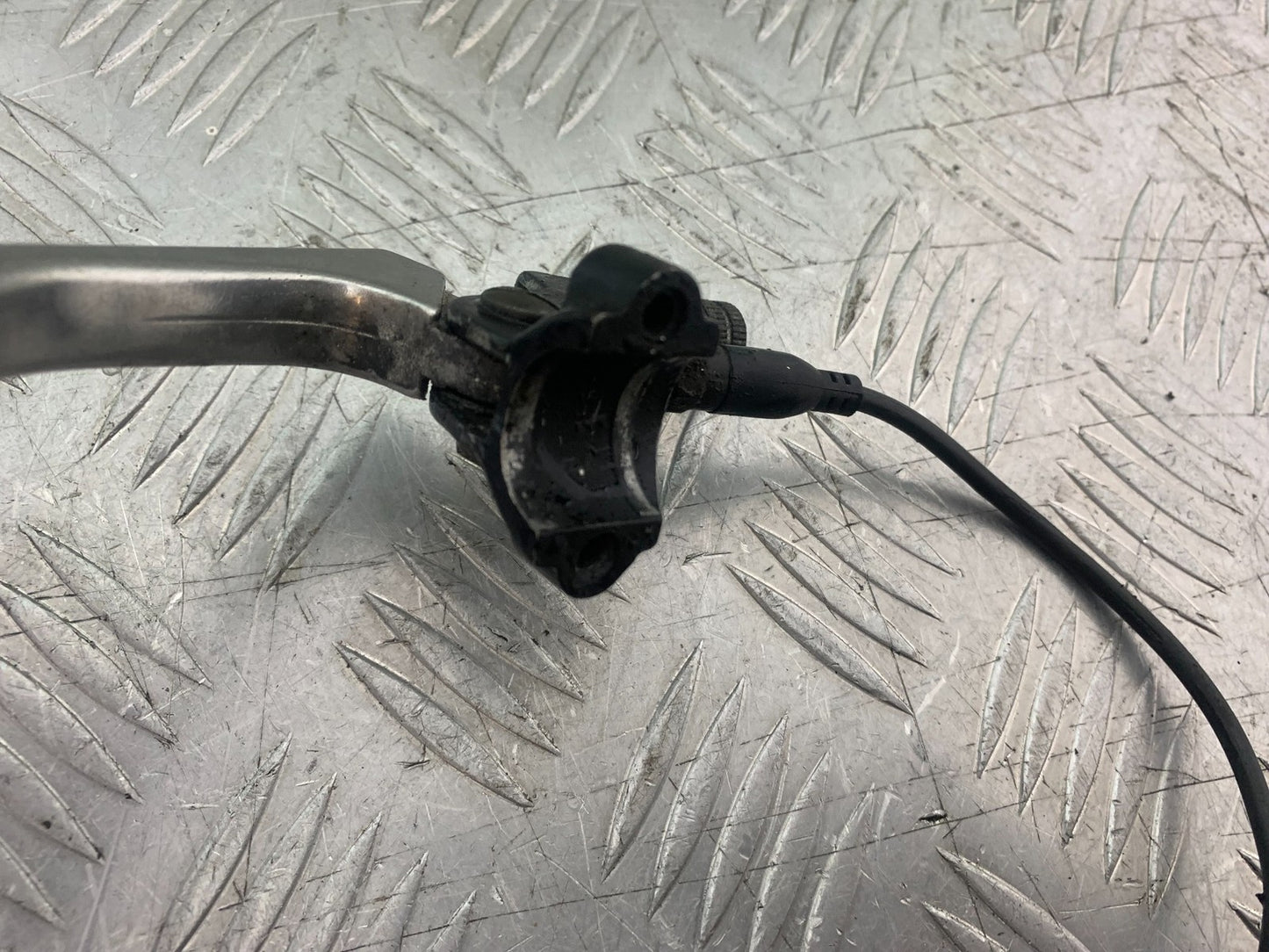 APRILIA 650 PAGASO STRADA CLUTCH LEVER AND BRACKET   YEAR 2005-2010 (CMB1260)