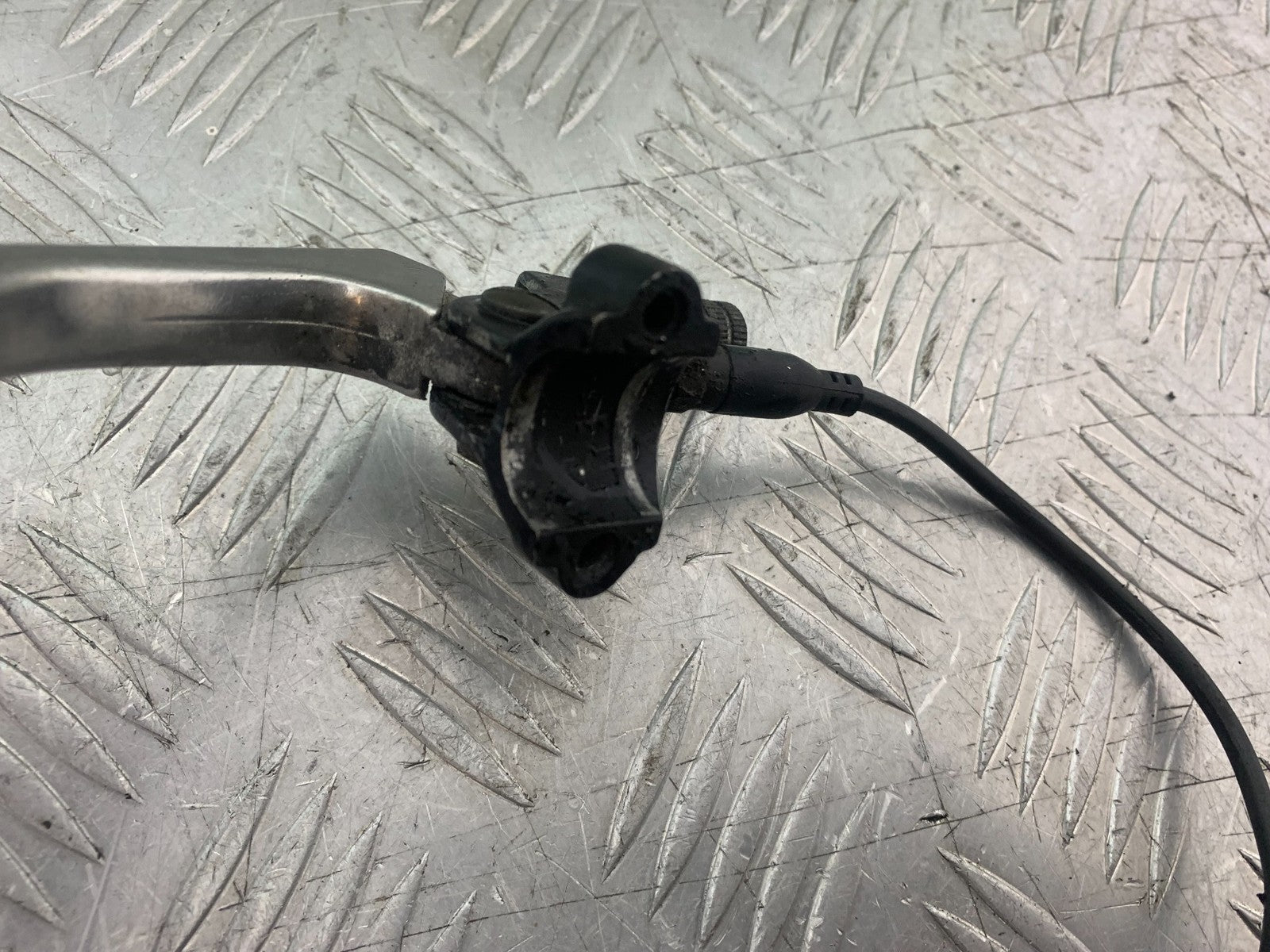 APRILIA 650 PAGASO STRADA CLUTCH LEVER AND BRACKET   YEAR 2005-2010 (CMB1260)
