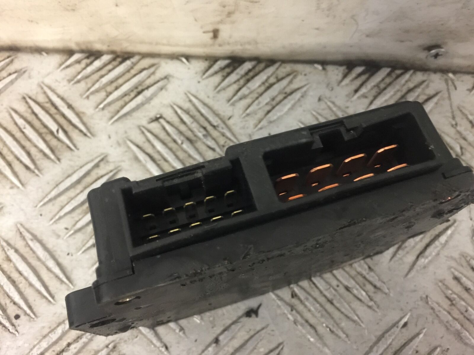 KAWASAKI ZX6R ZX636 FUSE BOX  YEAR 2002  (STOCK 484)