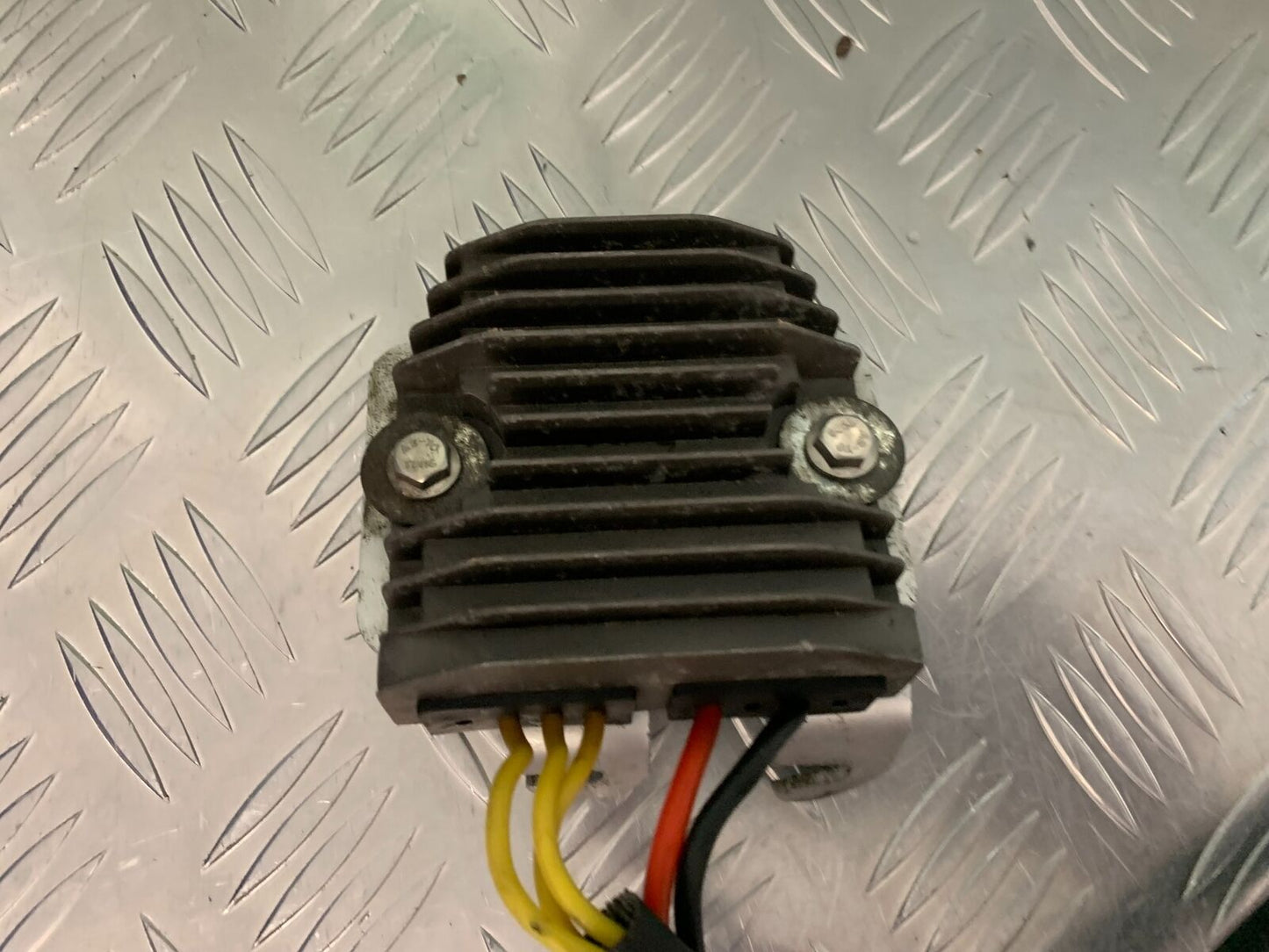 TRIUMPH 675 STREET TRIPLE REGULATOR   YEAR 2008 (STOCK 984)