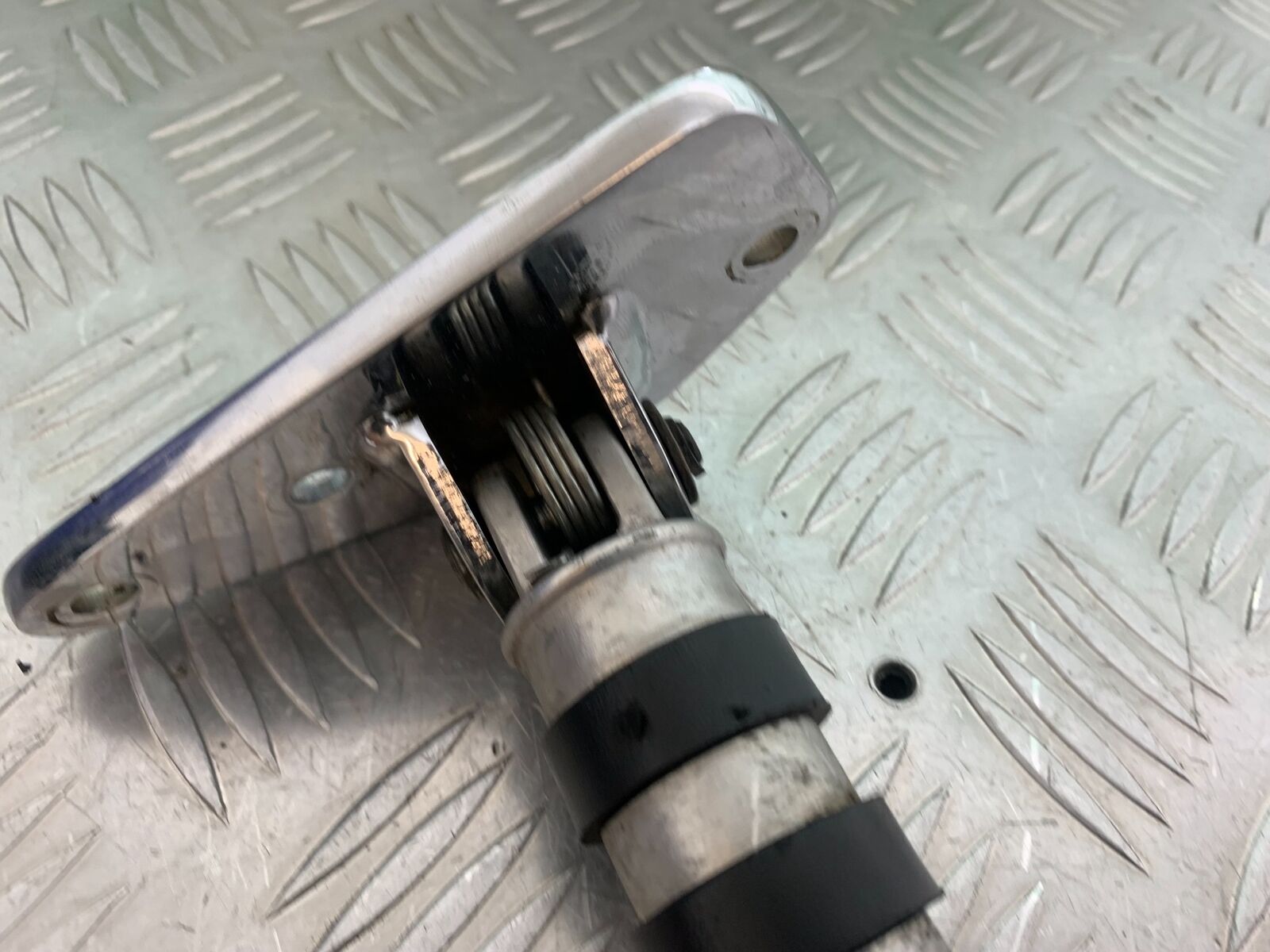 HONDA VT1100 C SHADOW SPIRIT FRONT LEFT PEG AND HANGER    2002-2003 (CMB1035)