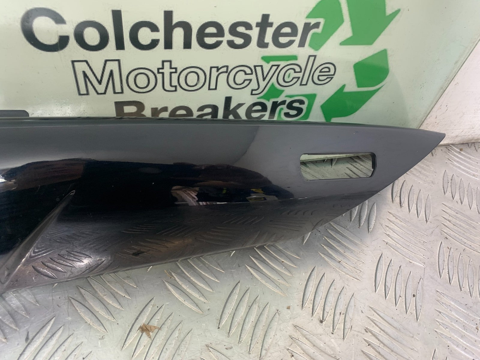 KAWASAKI GTR1400 GTR 1400 LEFT SEAT PANEL  YEAR 2007-2009 (CMB1174)