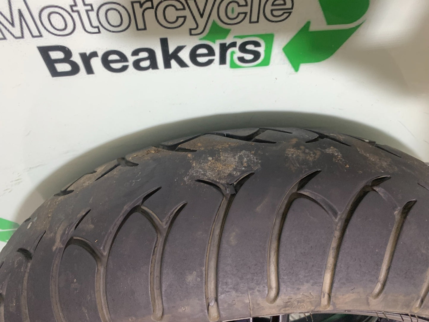 TRIUMPH 1050 SPEED TRIPLE REAR WHEEL   YEAR 2005-2007 (CMB1322)