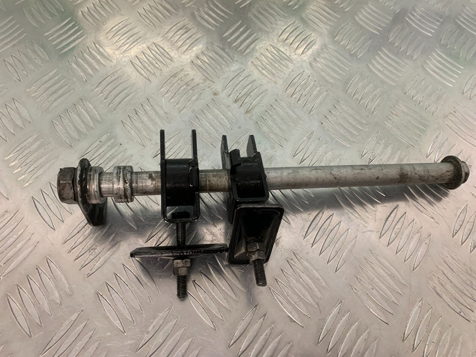 HONDA CBF600 CBF 600 SA-5 REAR WHEEL SPINDLE YEAR 2004 -07 (STOCK 965)