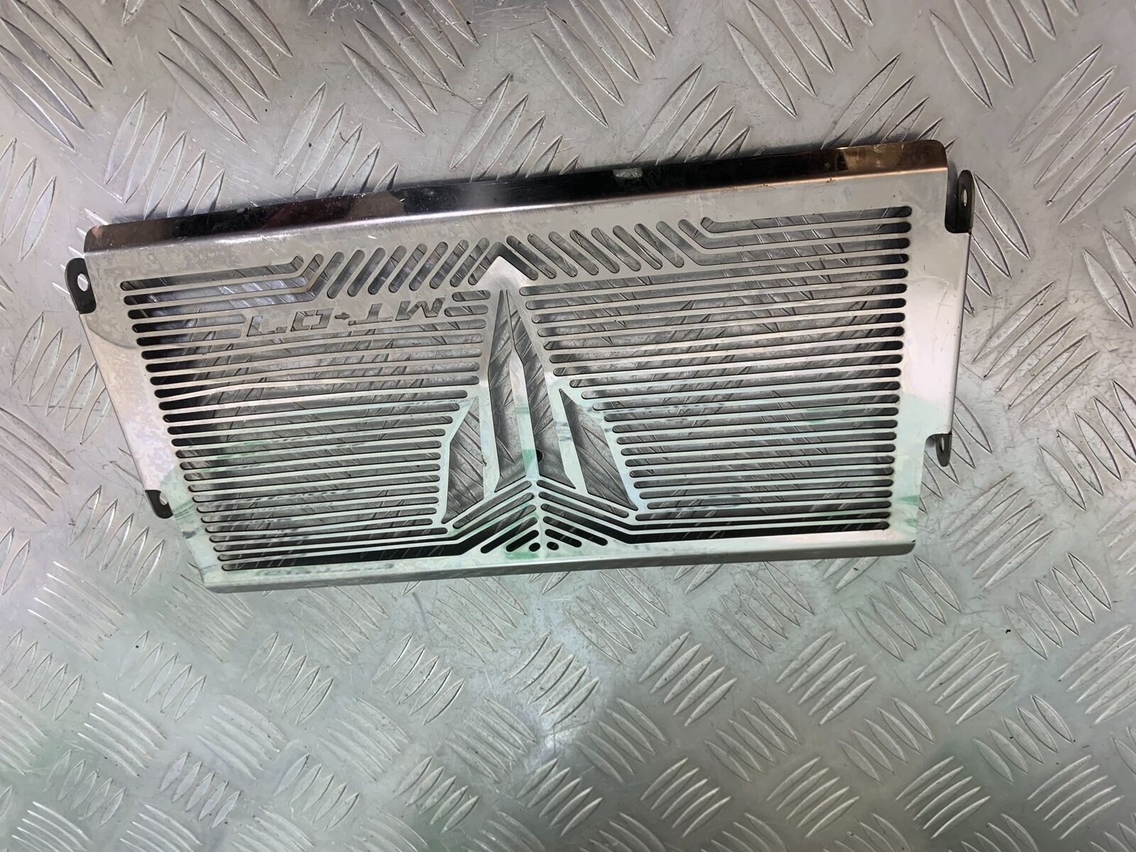 YAMAHA MT07 MT-07 CHROME RADIATOR GRILL  YEAR 2014 (STOCK 995)